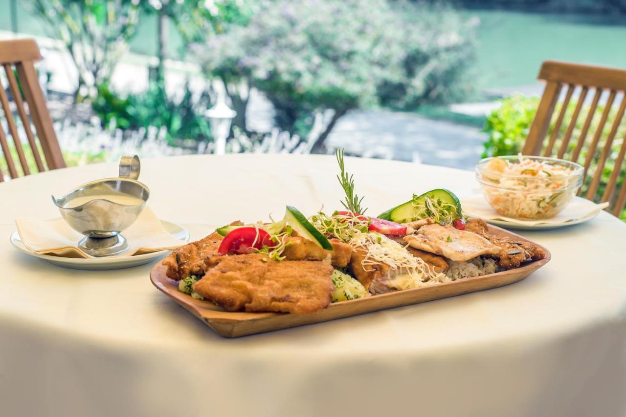Regia Panzio Bed & Breakfast Halaszi Exterior photo