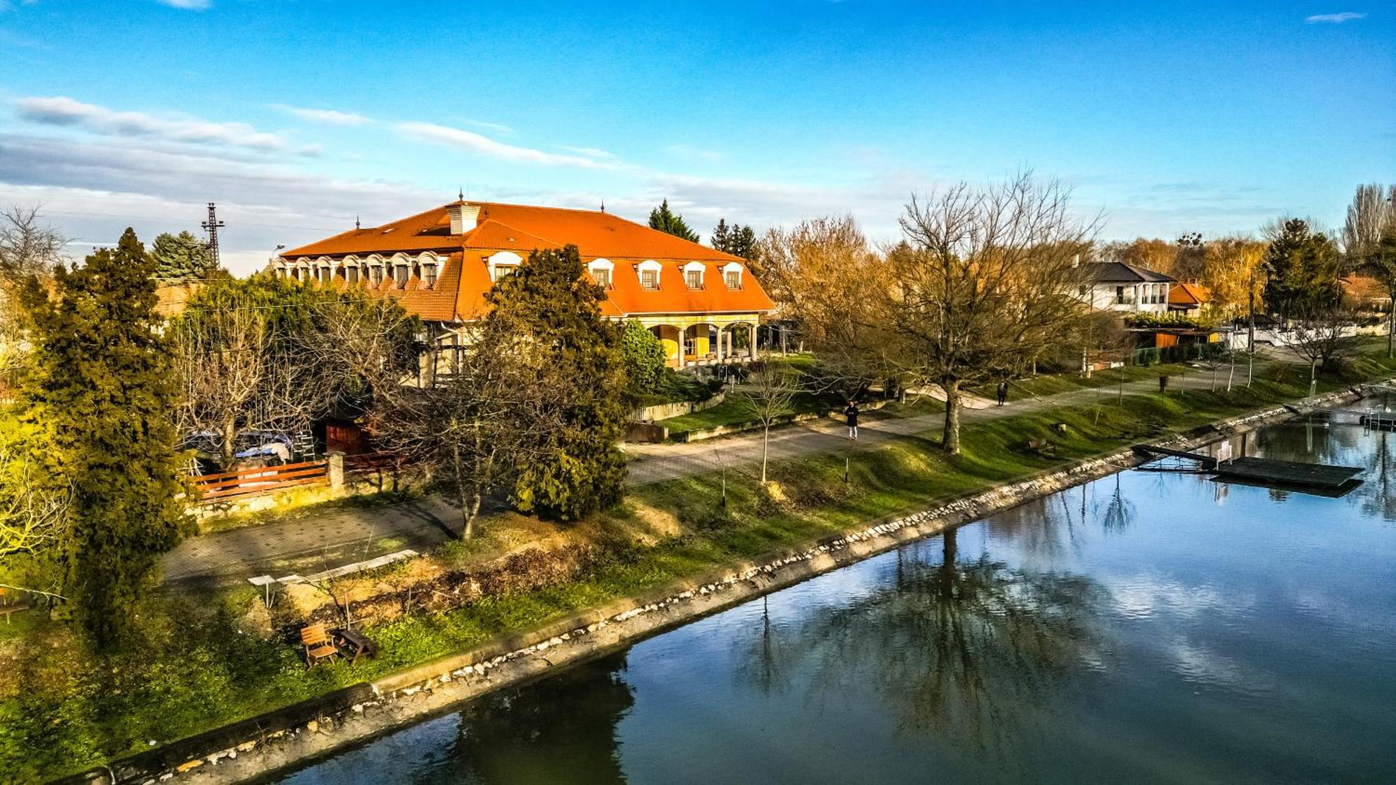 Regia Panzio Bed & Breakfast Halaszi Exterior photo