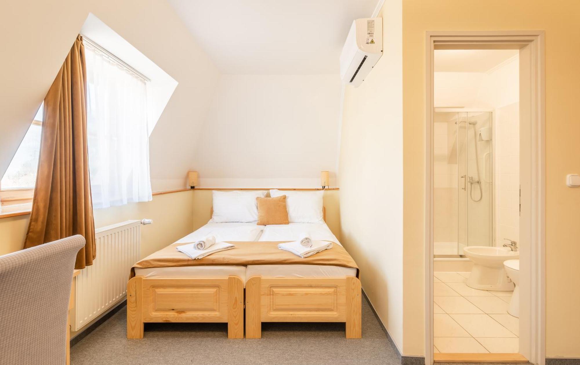 Regia Panzio Bed & Breakfast Halaszi Exterior photo