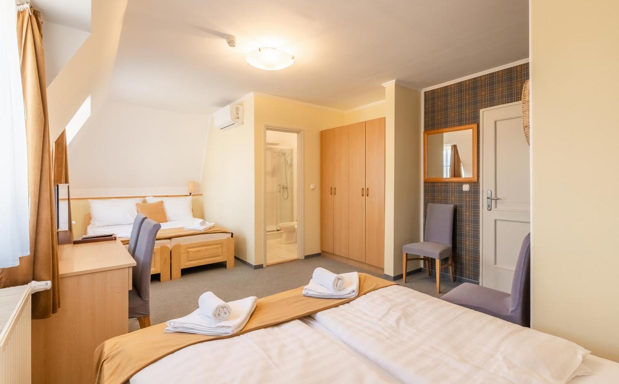 Regia Panzio Bed & Breakfast Halaszi Exterior photo