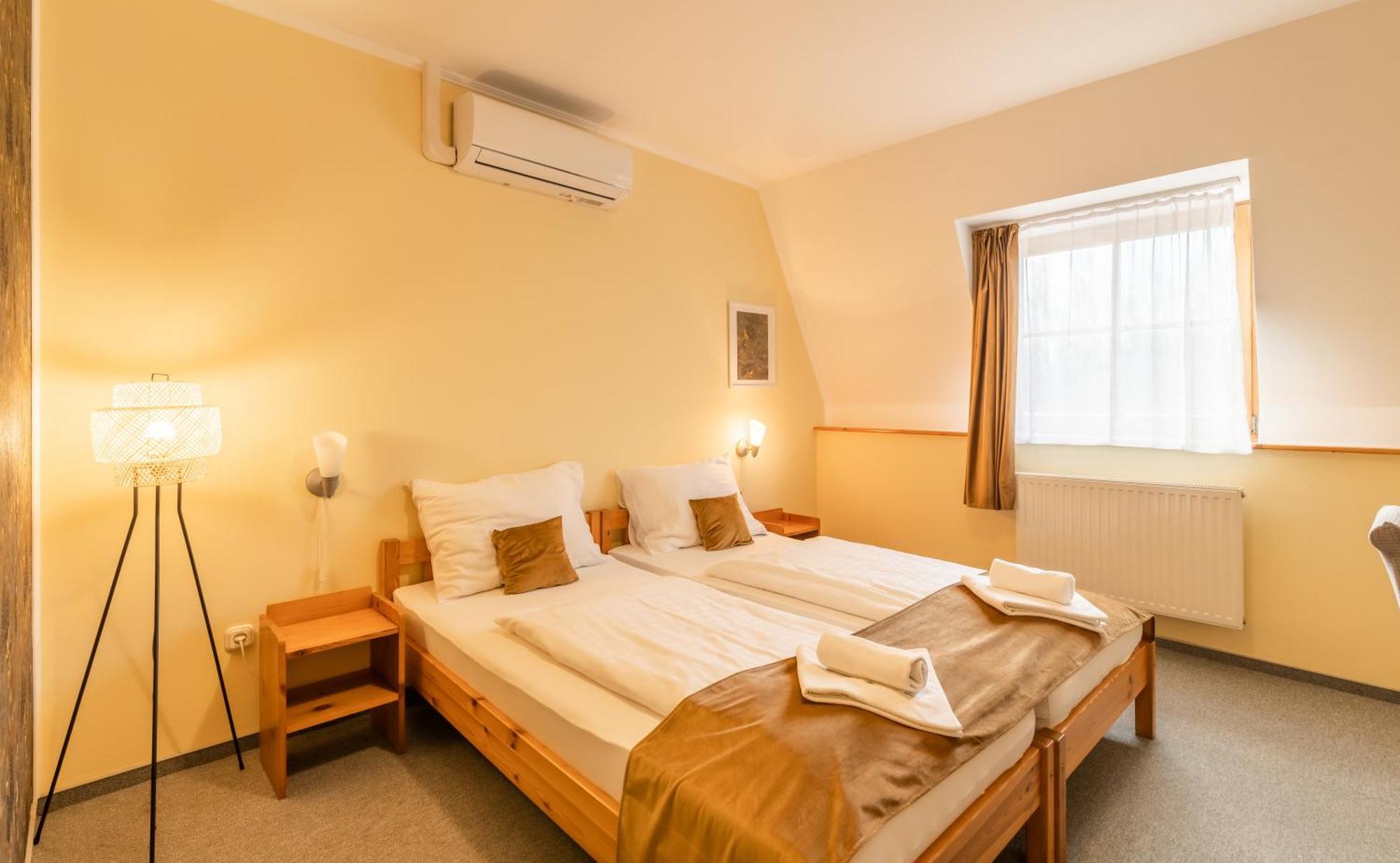 Regia Panzio Bed & Breakfast Halaszi Exterior photo