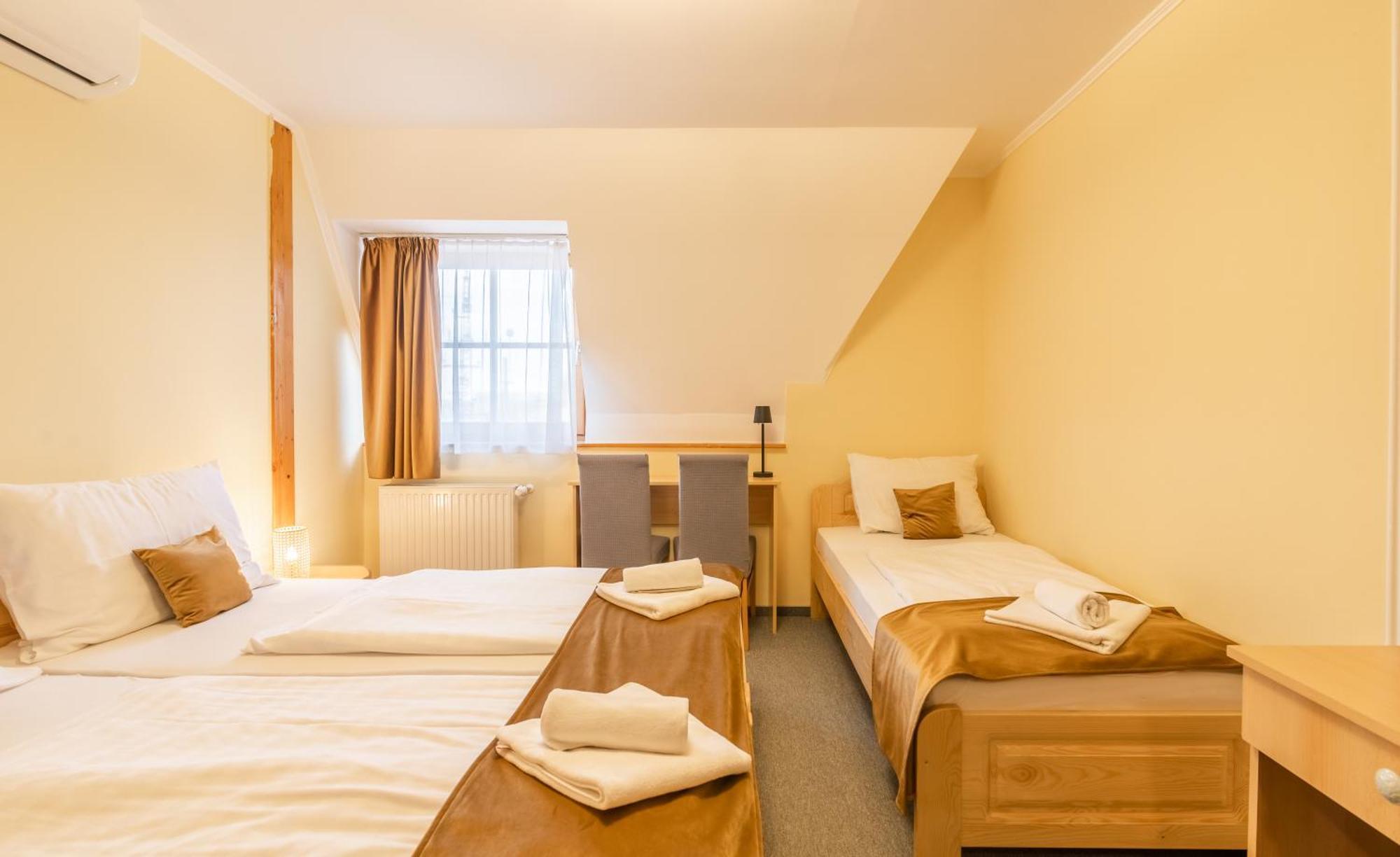 Regia Panzio Bed & Breakfast Halaszi Exterior photo