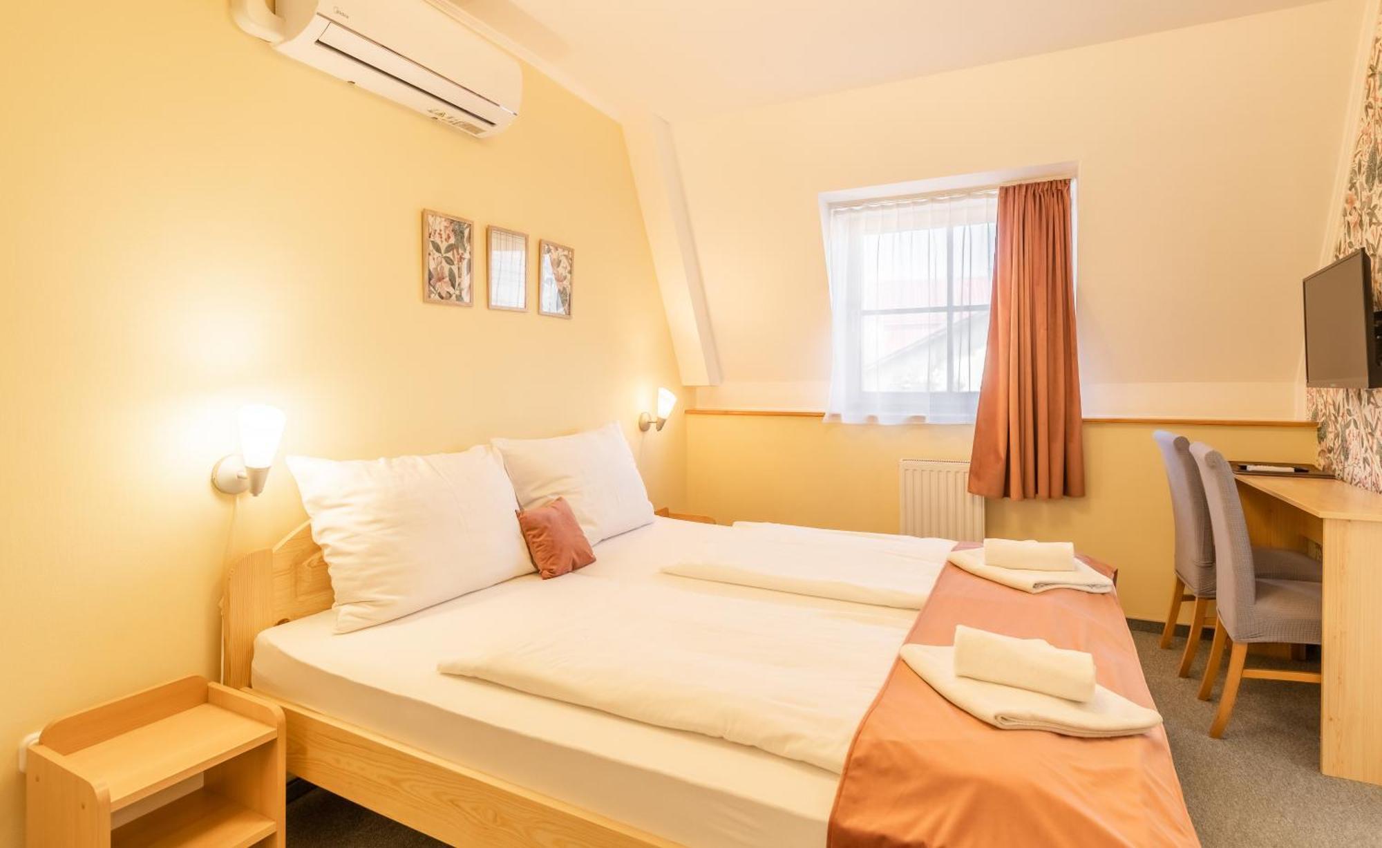Regia Panzio Bed & Breakfast Halaszi Exterior photo