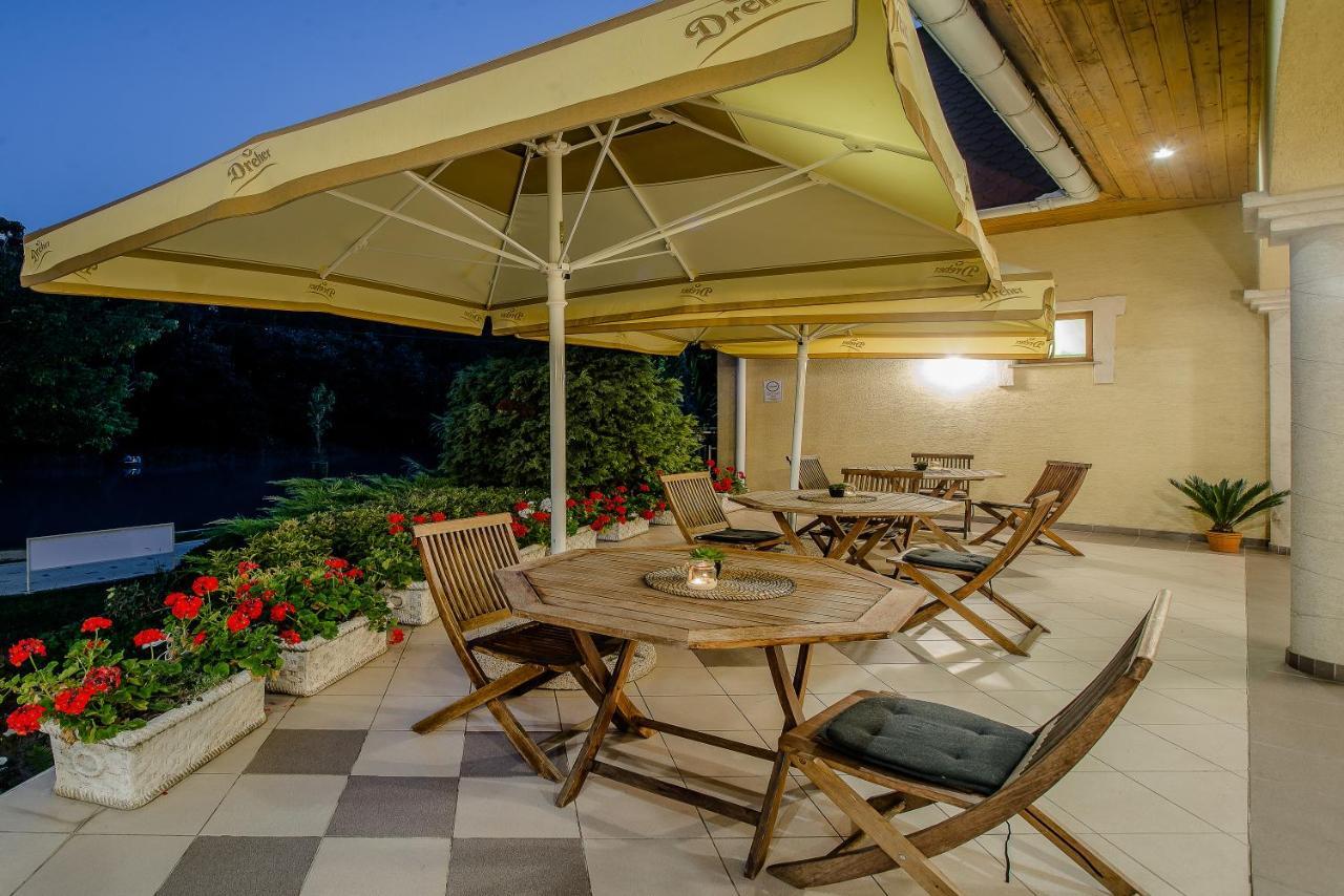 Regia Panzio Bed & Breakfast Halaszi Exterior photo