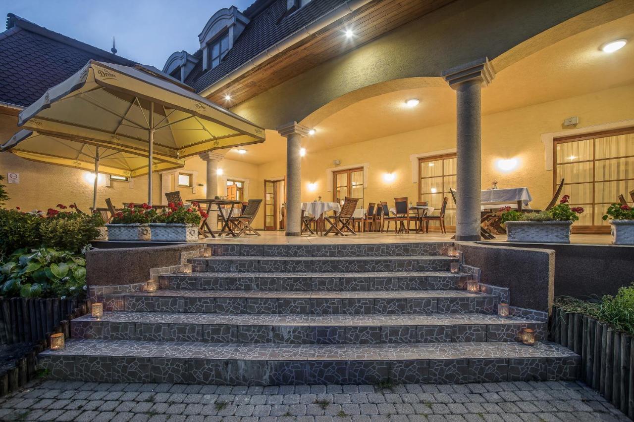 Regia Panzio Bed & Breakfast Halaszi Exterior photo