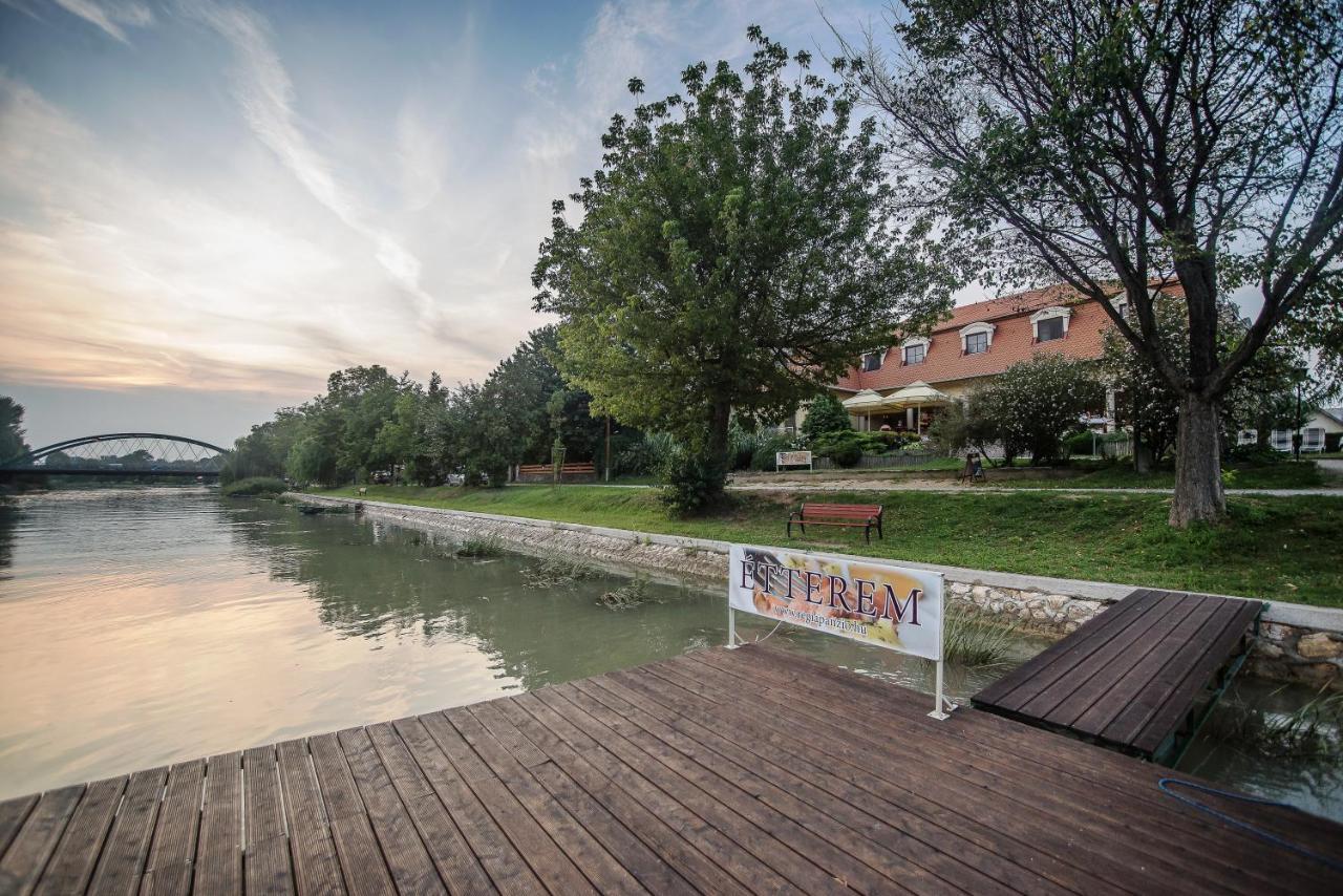 Regia Panzio Bed & Breakfast Halaszi Exterior photo