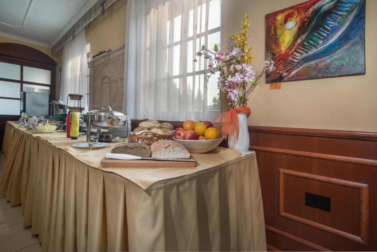 Regia Panzio Bed & Breakfast Halaszi Exterior photo